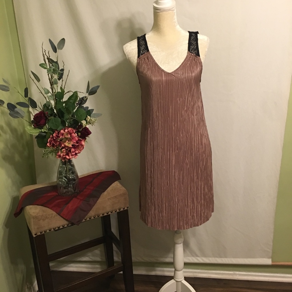 Dress - Picture 8 of 8